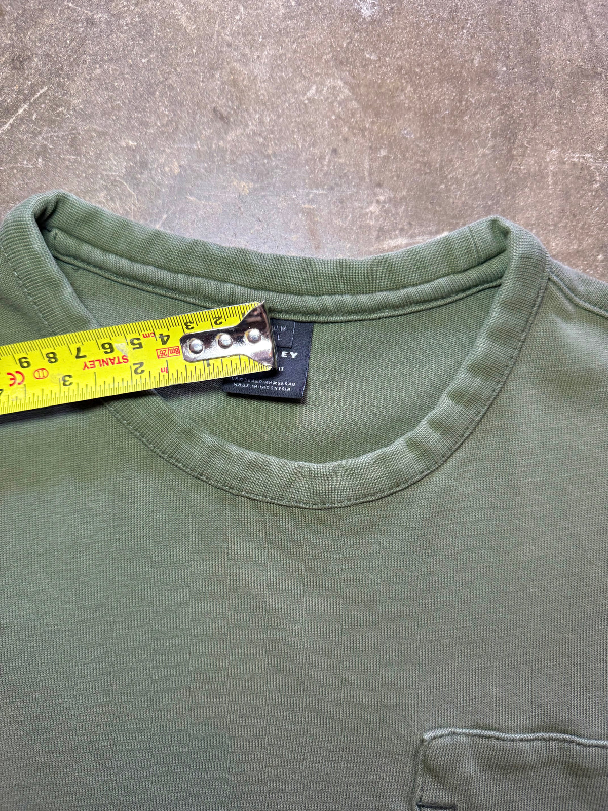 2000s Olive Tactical Oakley Tee (Medium)