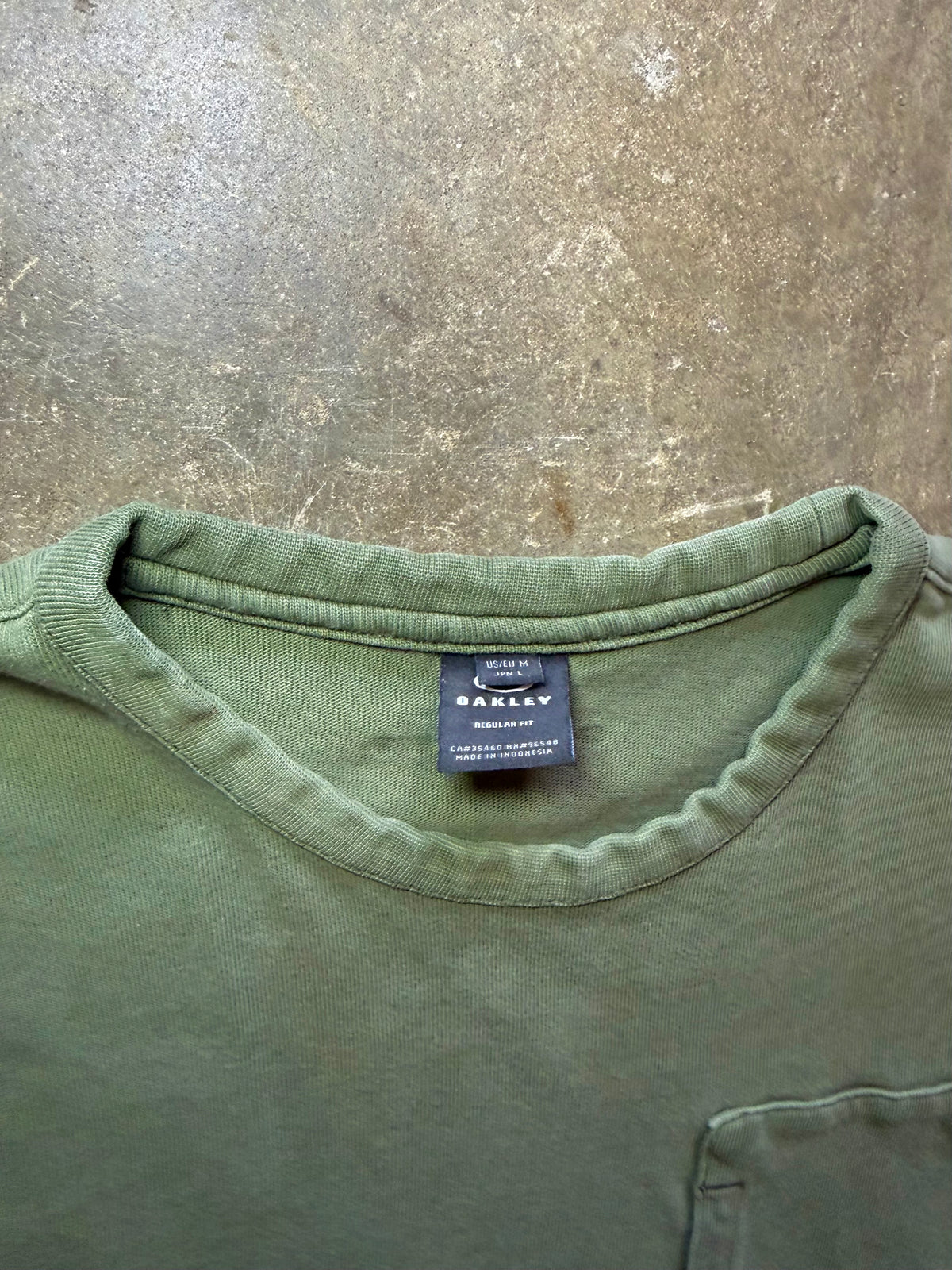 2000s Olive Tactical Oakley Tee (Medium)