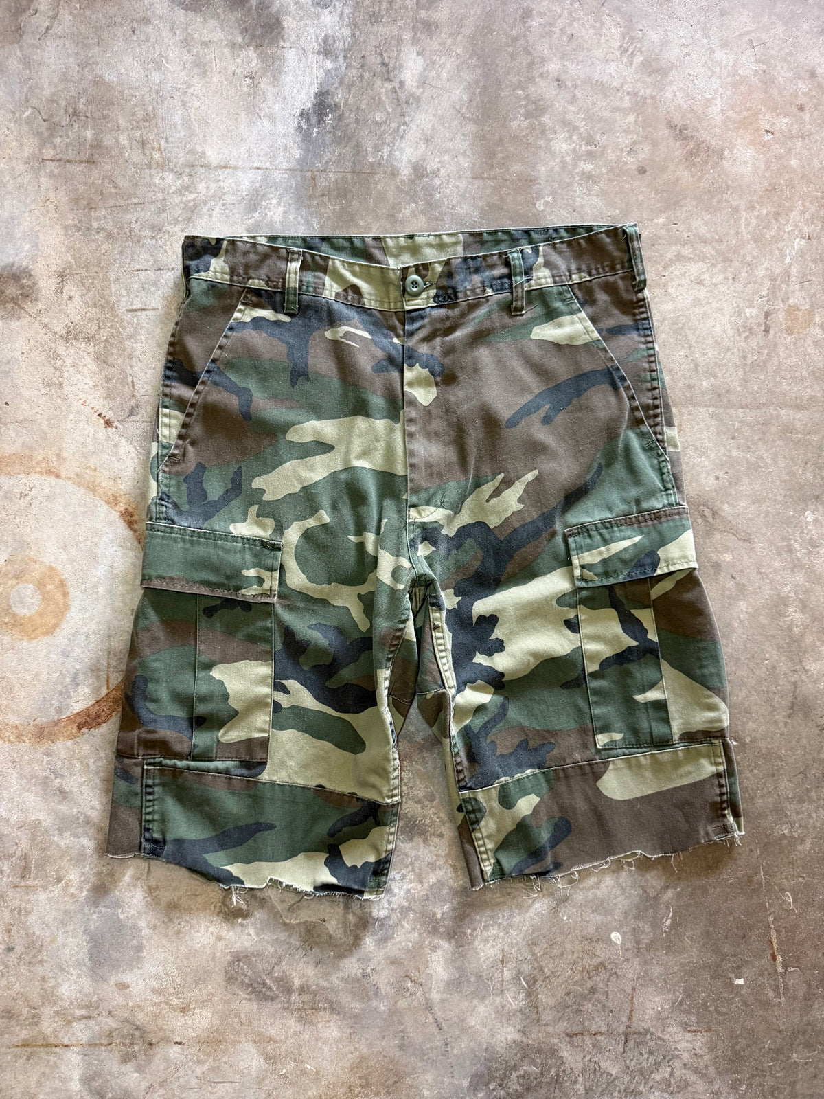 1990s Baggy Camo Cargo Shorts (34)
