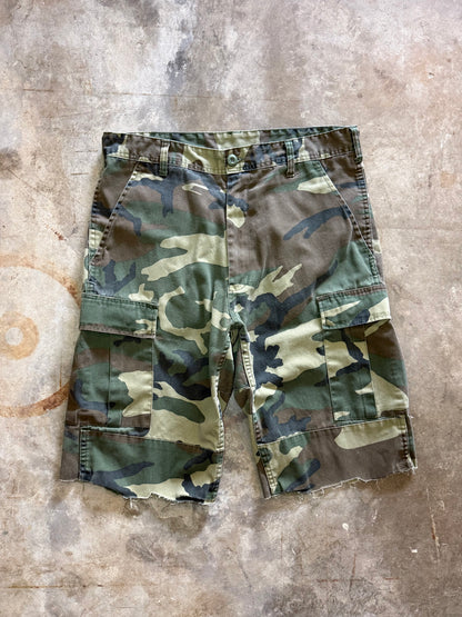 1990s Baggy Camo Cargo Shorts (34)