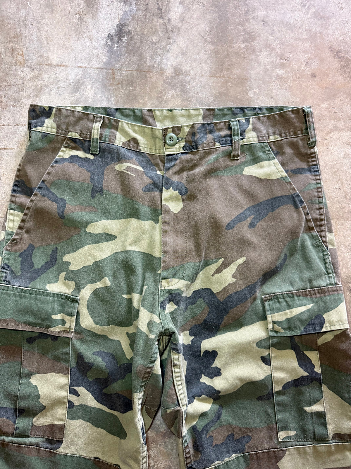 1990s Baggy Camo Cargo Shorts (34)