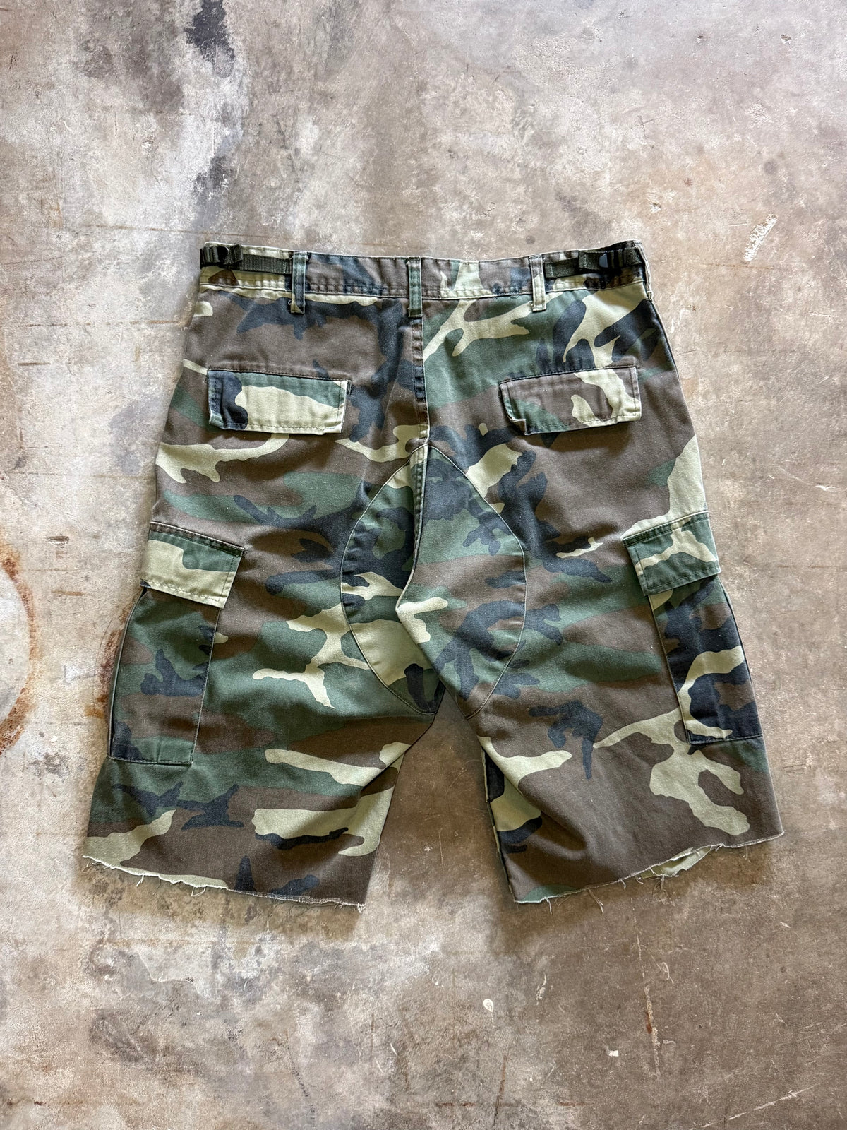 1990s Baggy Camo Cargo Shorts (34)